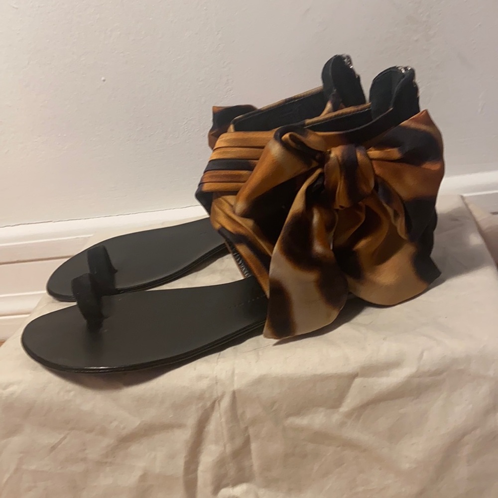 Giuseppe Silk Bow Flat Sandala